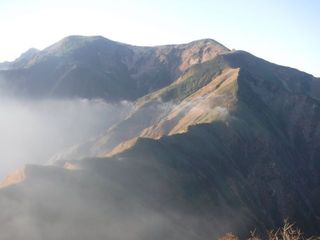 武能から茂倉方面を俯瞰.jpg